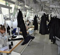 梭织服装加工厂:提供高质量、低成本和迅速的生产